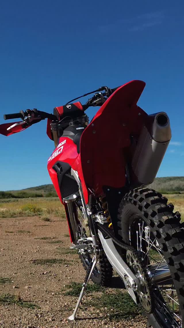 A few of my favorite things I like about my new @ducatiusa Desmo450 EDX 

Thinking about buying a Ducati? Hit up @youngpowersportseuro