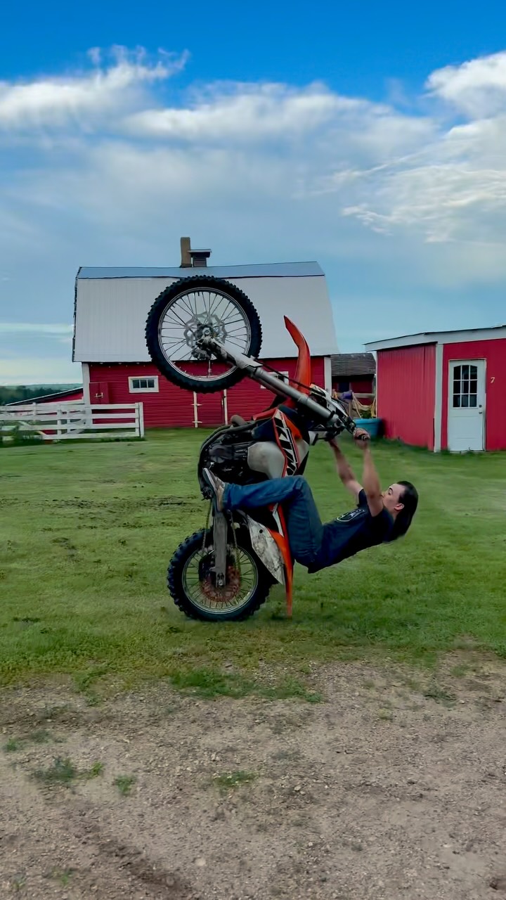 Ate a lot of dirt this week in the process but the wheelie games getting better. Don’t be a dummy, put on a brain bucket no matter how small of a ride you plan on. @ridefast.crew @sledsend #ridefastcrew #RFC #shopridefastcrewdotcom #progression #sledsendbrotherhood