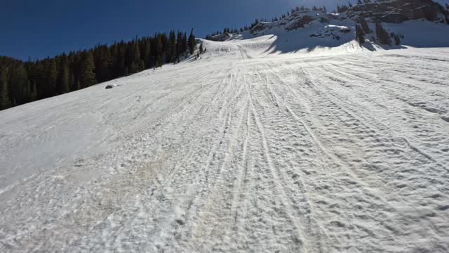 Been super impressed with how well this 300 moves with this @yetisnowmx ONE kit. So well that I challenged my buddies to a little hill climb challenge on their BB setups.

@sidehillmoto @deviantink #snowbike #twostroke