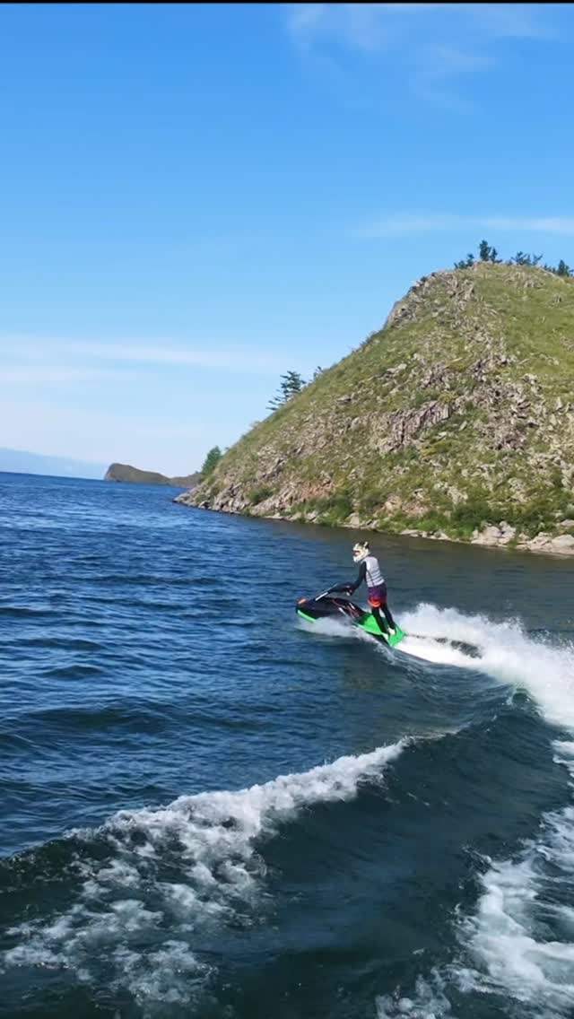 Superjet 700 barrel roll