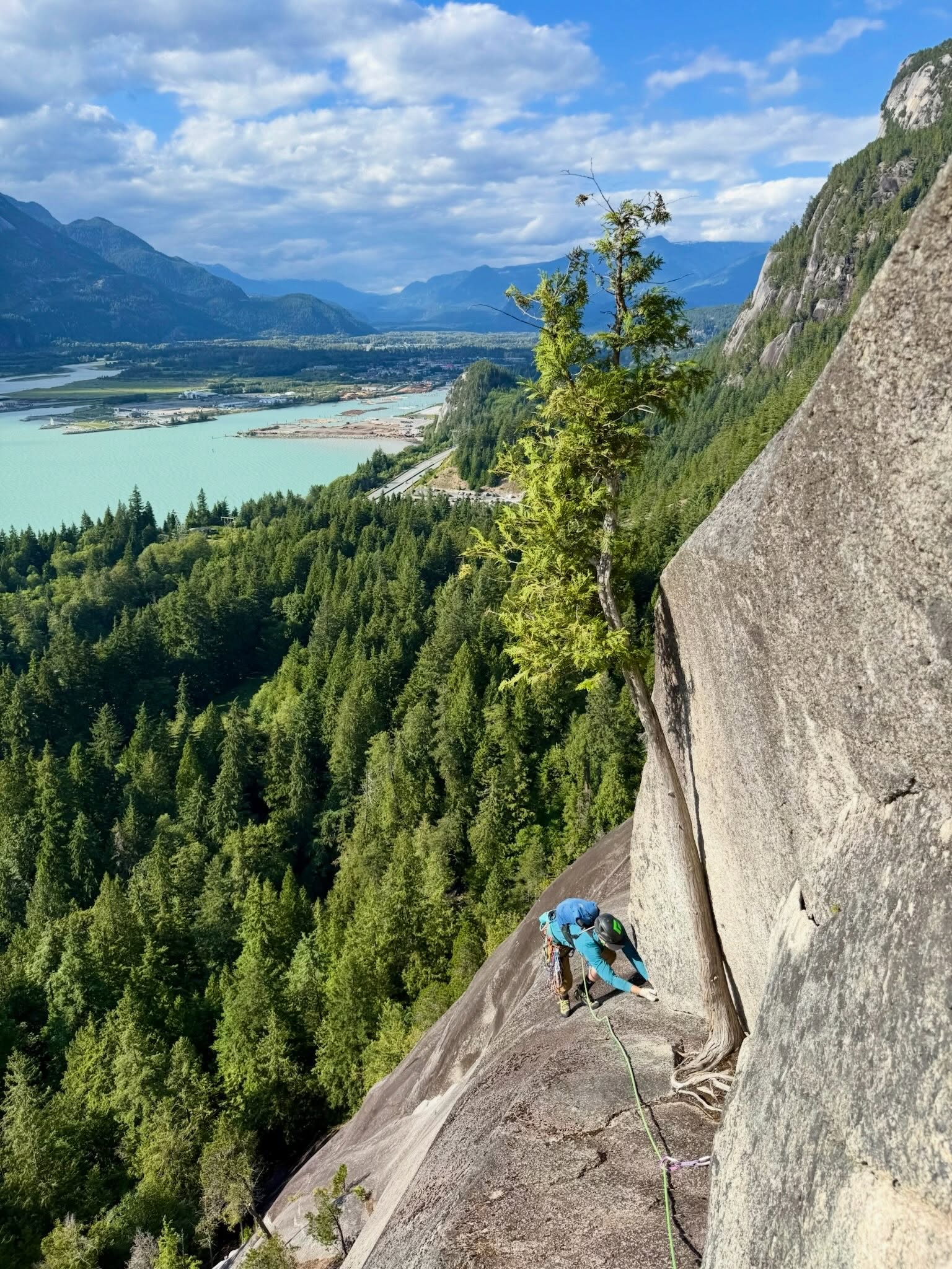 Squamish!!! Spent the 4th of July and all of last week in the sea to sky corridor of British Columbia. I’ve romanticized a vacation to Canada for years, and while I think it’s easy to be let down on a trip like that, it exceeded all expectations. Productive days, splitter weather, and comfy accommodations made for a perfect vacation. And on top of that, the best climbing I’ve experienced, by far. Some highlights of the trip:
- Climbing a couple of classics (Skywalker, Calculus, Star Chek)
- 18 mile trail run and scramble to summit black tusk
- Trying not to die on my mtb following Mike around
- Capping off the trip by climbing Angel’s Crest with local guide Oli
- Zuppa being along for the ride

Canada, you are beautiful beyond words. Already scheming for the next trip up north! #climbingwithsocks #soundnotalake #doopyinternational #acrophobes #stawamuschief