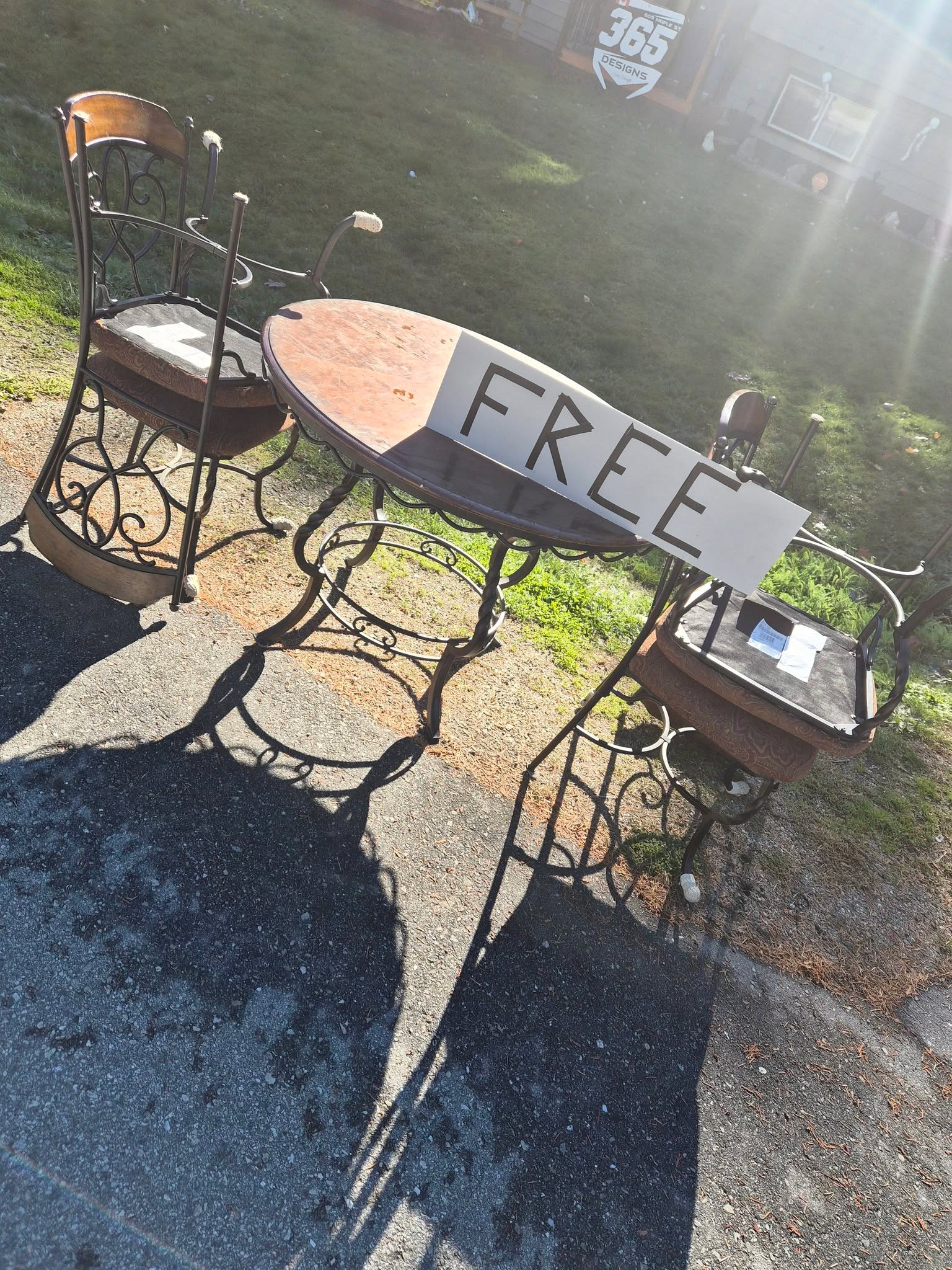 FREE 
609 maple st. 
Fcfs