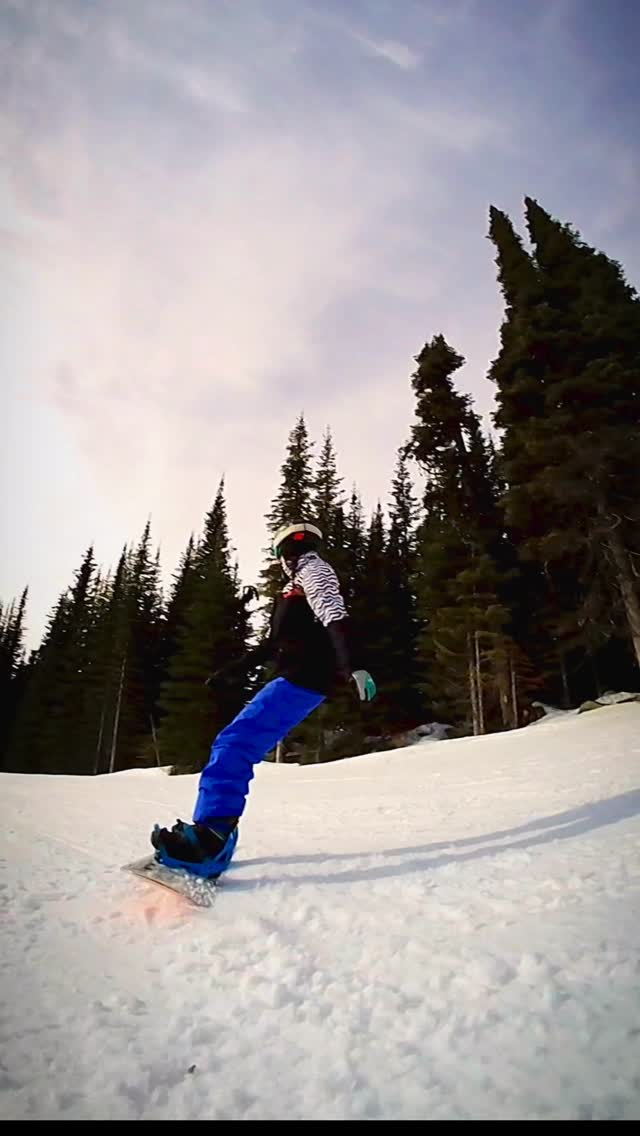 Spring conditions in February, calls for a few slushie park laps.

Think dad can keep up?

#AKASO #akasowinter #sunpeaksparks