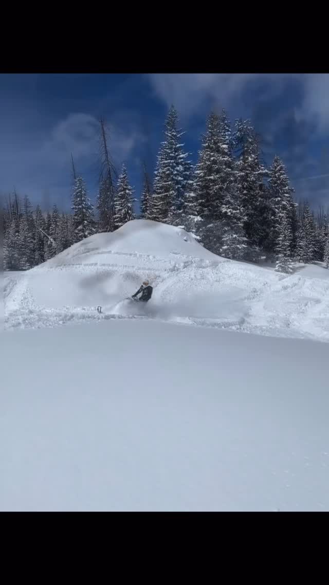 Oh to have snow like this sure missed the feeling this winter…. Been fun seeing all the videos from last week up north! Definitely jealous!!! This was just an old live photo I dug up from 2020!
#snowmobile #snowmobiling #colorado #pow #deepsnow