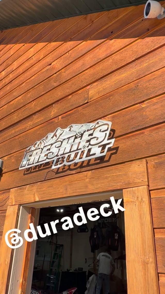After a few shenanigans and a little switcheroo @ridinsnowy and I got this new platinum @duradeck installed @freshies_built. Stay tuned for the customizations. This will be a one-of-a-kind DuraDeck!!!
#TILTED#themistress #mistressridinginstyle #superduty