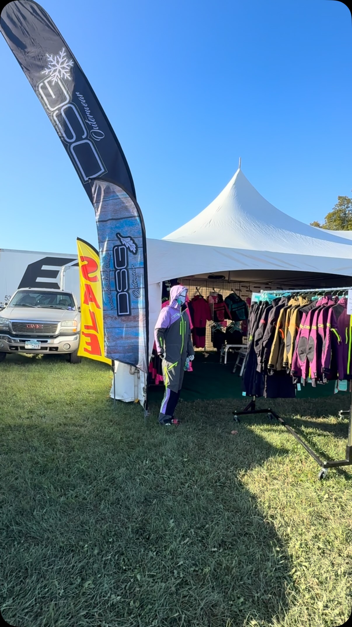 @dsgsnow is here at @haydays_grassdrags  in full swing. Stop by and ask questions. We are here all day. 

#dsgsnow #doingsomethinggreat #haydays