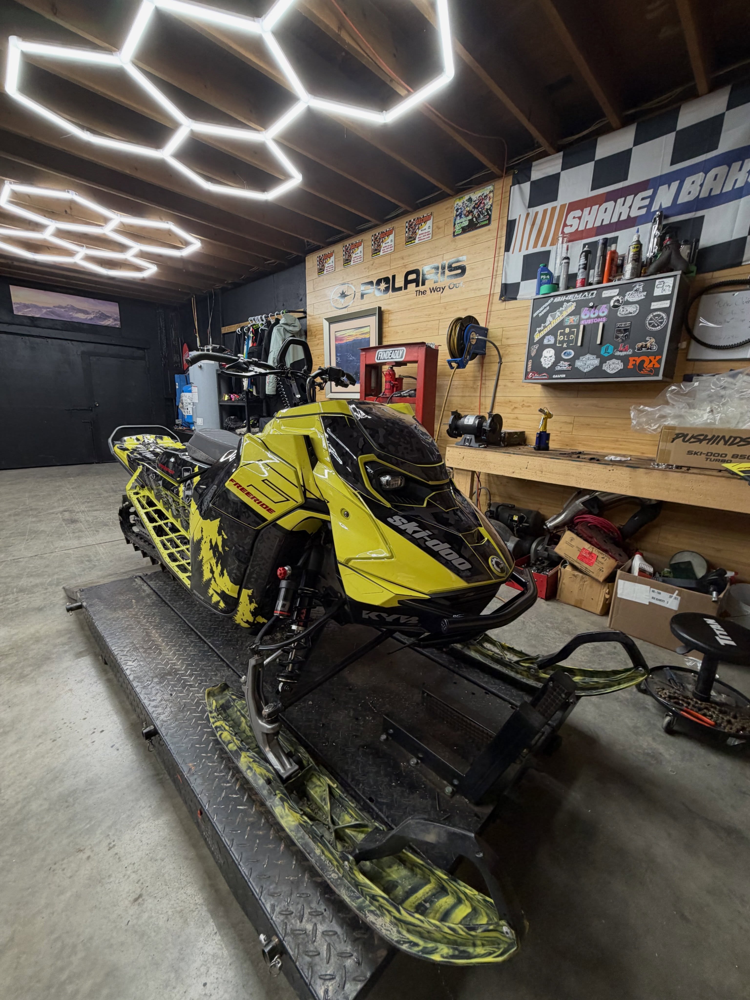 Fun one for my buddy Shane, full wrap really changed the look of the sled. Super light @push_industries Ti can dropped a bunch of weight and added a @backwoodsbmp front bumper🤘🏼 Cant wait to go get messed up in the backcountry together🤙🏻 @horse_powerranch #makeityours #bedifferent #skipulls