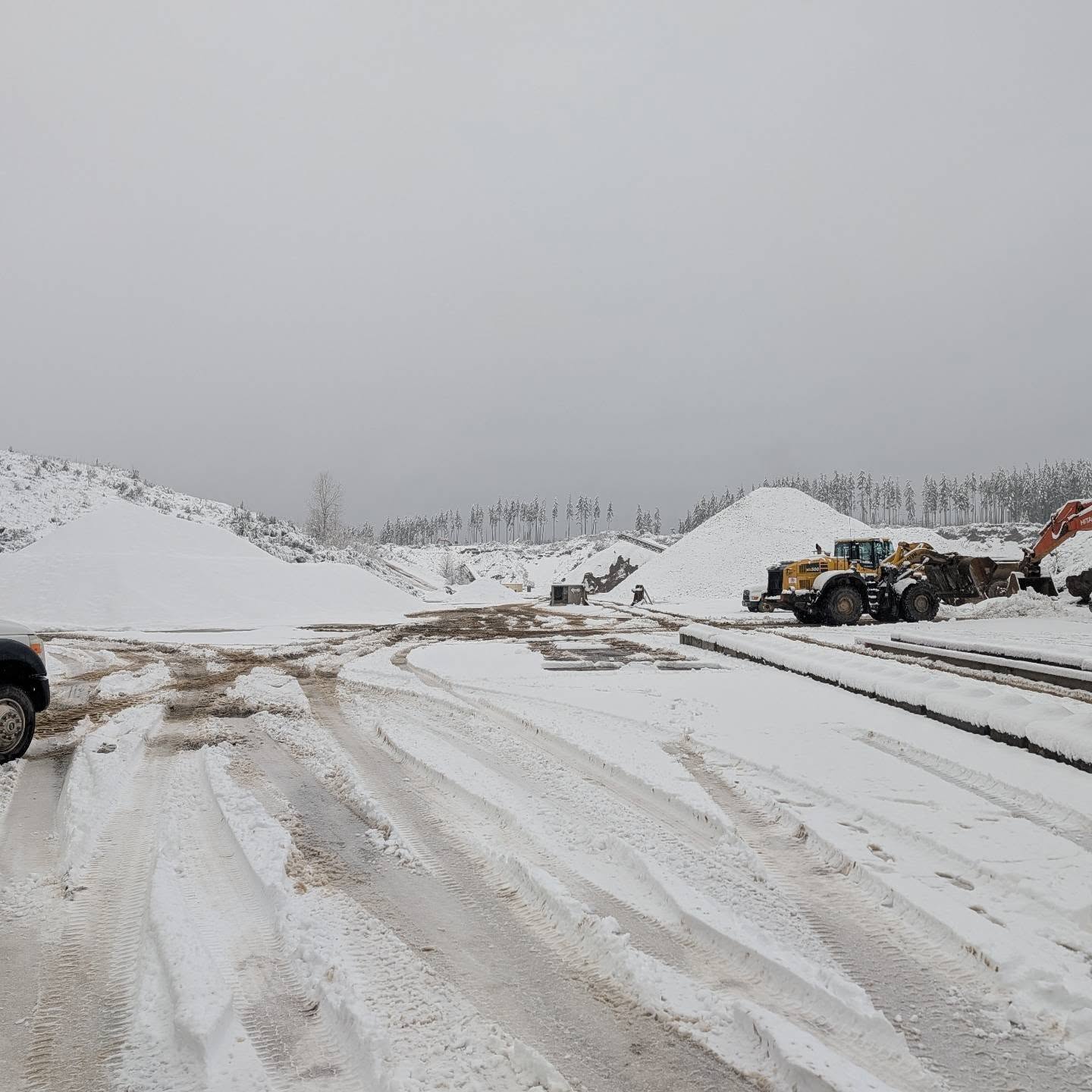 Should have thrown the sled in the service truck today.
#mountainfresh #dieselmechaniclife