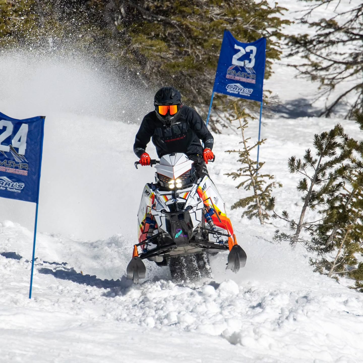 Round 1 at @racermsha @tamarackresort was one for the books!

Starting to feel way more dialed on the sled and pumped to land my first Top 10 in Semi-Pro Improved 

The mountain was great, sled was strong — already counting down to Round 2 next weekend!

Huge thanks to @onxoffroad for being the title sponsor and backing the series 🙌
And big appreciation to everyone behind me:
@m7_designs
@tempestoptics
@summitatr
@rsiracing