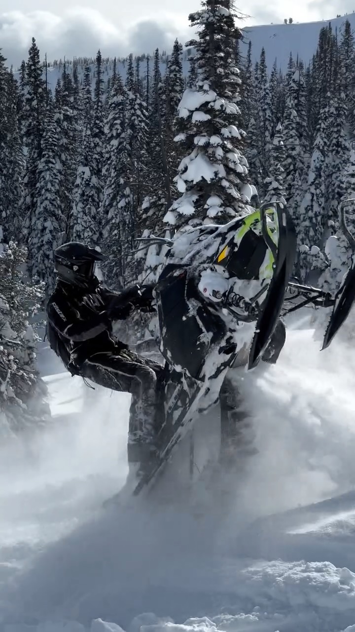 🌞 Sun Valley was off the hook 🪝
•
@oxbowgear @bsb_fab @castlexgear @forceturbos @skidoo @cobrapullcords @polarissnow 
•
#snowmobile #sled #winter #idaho #sunvalley