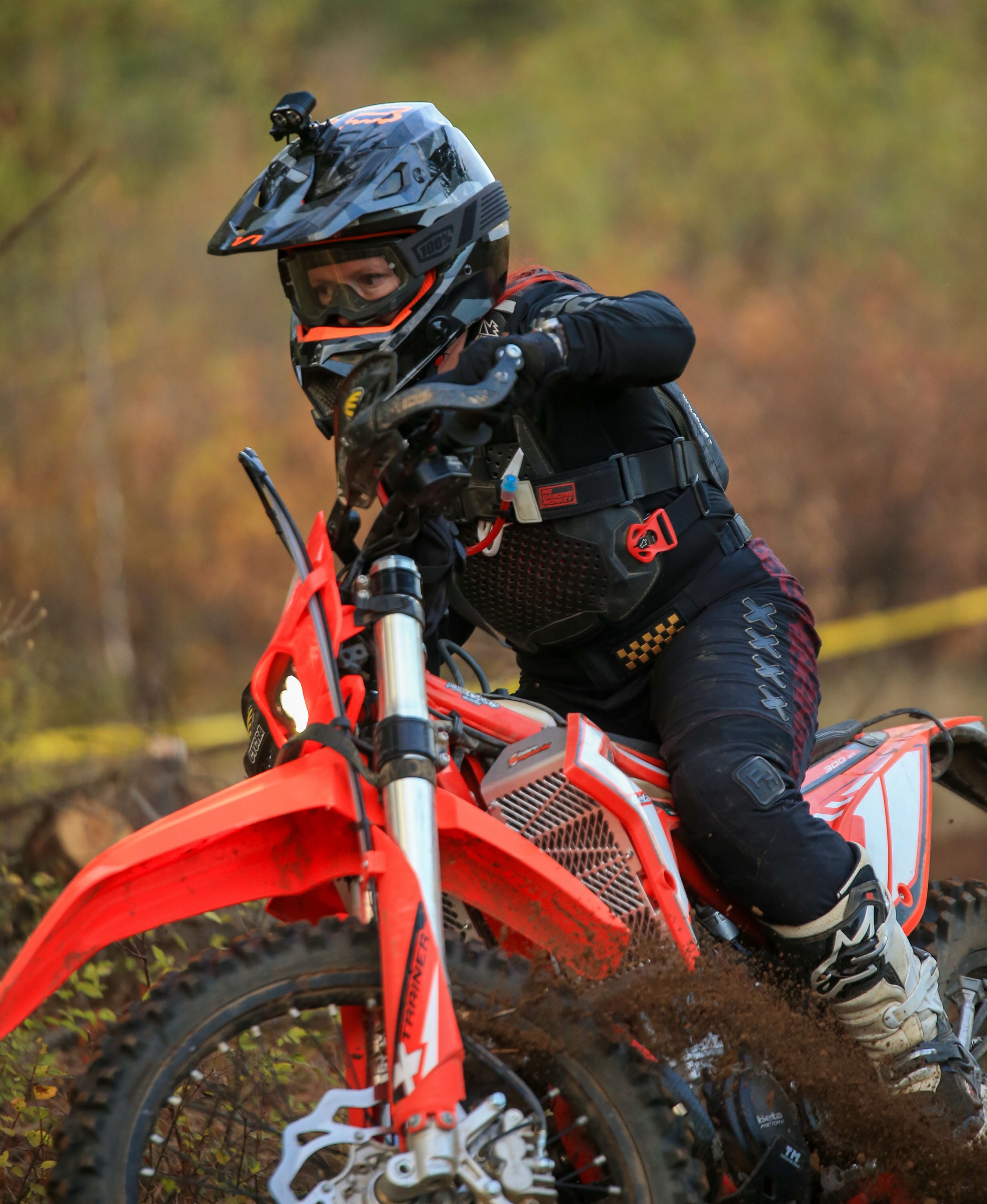Throwback to completing my first 24 hr race thanks to my @oxbowgear helmet light 🤘🏻 who knew riding in the dark could be so much fun? 

The @stan_seehorn_memorial_24hr is next up on the race list! October 3-4th!
