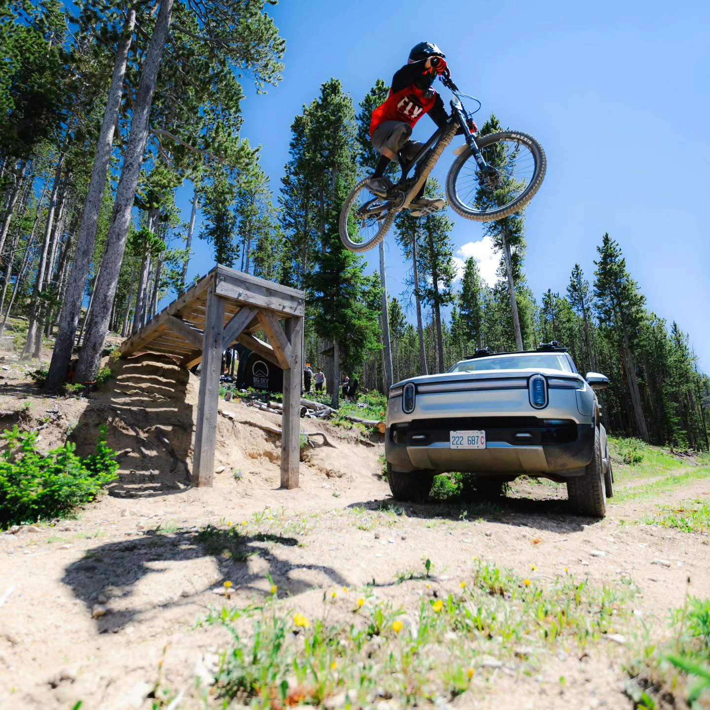 Another week means another Dirt Days! Slowly progressing on this bike while finding my own limits has been fun, I can't wait for next week 👌

#downhillmtb #BigSkyMontana #downhillbike #bikepark