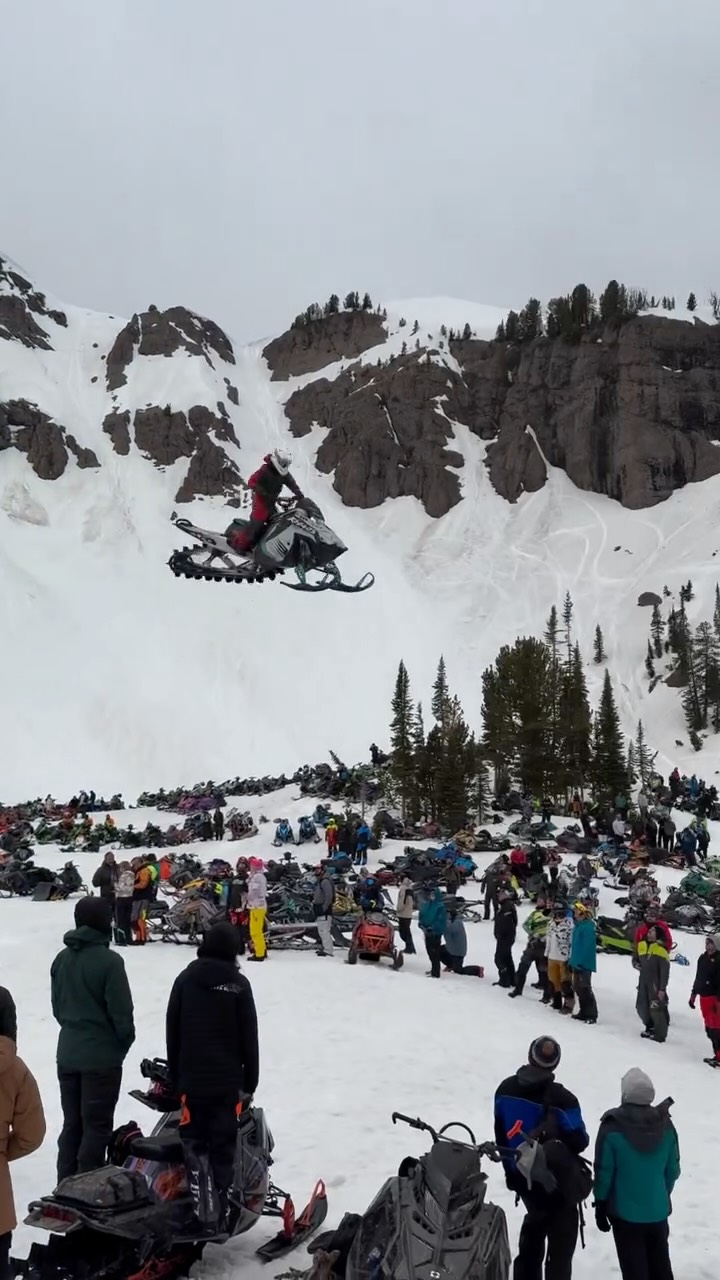 Wind Fest!

Shoutout @coopertysonn @iceageperformance @skidooin_it for putting together an insane event. Coolest weekend of the year hands down!

📸 @thomaswalters55 @coopa_d @willwalsh_23 @k_okie15 🙏

Rider - @grabesofwrath 

#sledfest #snowmobile #wind #monday #chainsaw