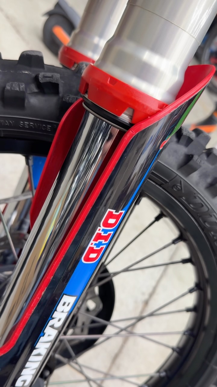 @riskracingmoto for the win, I think this@may have saved my seals for the second time. Have you guys done this and has it worked? 
.
.
#dirtbikesofinstagram #motocross #danmx #gasgas #riskracing