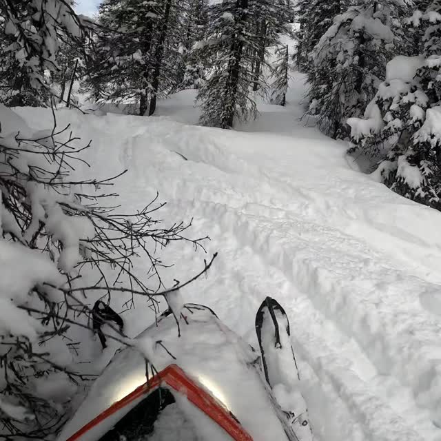 This spring was pretty disappointing for me on the riding end of things due to a large work project as well as trying to knock out this new house build, but its always good to look back on the few stellar rides that I was able to squeeze in! 
Loving this @polarissnow Boost 🤘🏻

@dps_riders_team 
@dps_fairbanks 
@deltapowersports 
@iceageperformance 
@klim 
@ggb_exhaust 
@gopro