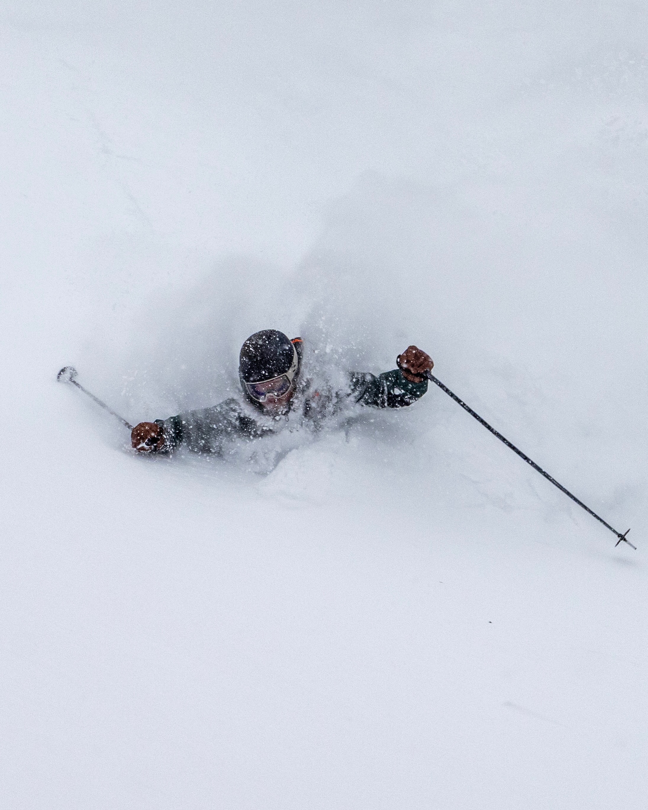 The new sticks & gear from @salomonfreeski are pure weapons ⚔️

QST X in purple 😈
QST BLANK in Red White & Blue 🇺🇸

Check out the full 2027 gear list @salomonfreeski 🤝