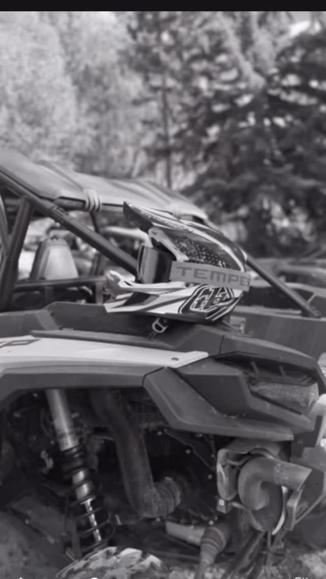 Are you looking for a goggle that has Comfort, functionality, versatility, a heated lens and style!!….if your not it’s about time you did… @tempestoptics 
.
.⚡️⚡️⚡️
.
#tempestoptics #fogfree #heatedgoggles #seeclear #getoutandride