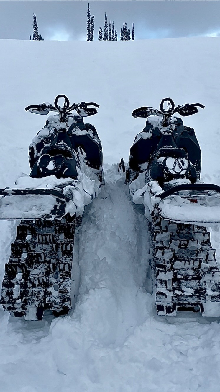 Side by side comparison of the 15” Camso Powlifter 310 vs Skidoo Expert 16” Factory 3” non flex edge tracks. 

#camsotracks #sponsoredathlete #skidooexpert850turbo #snowmobiletracks #revelstoke