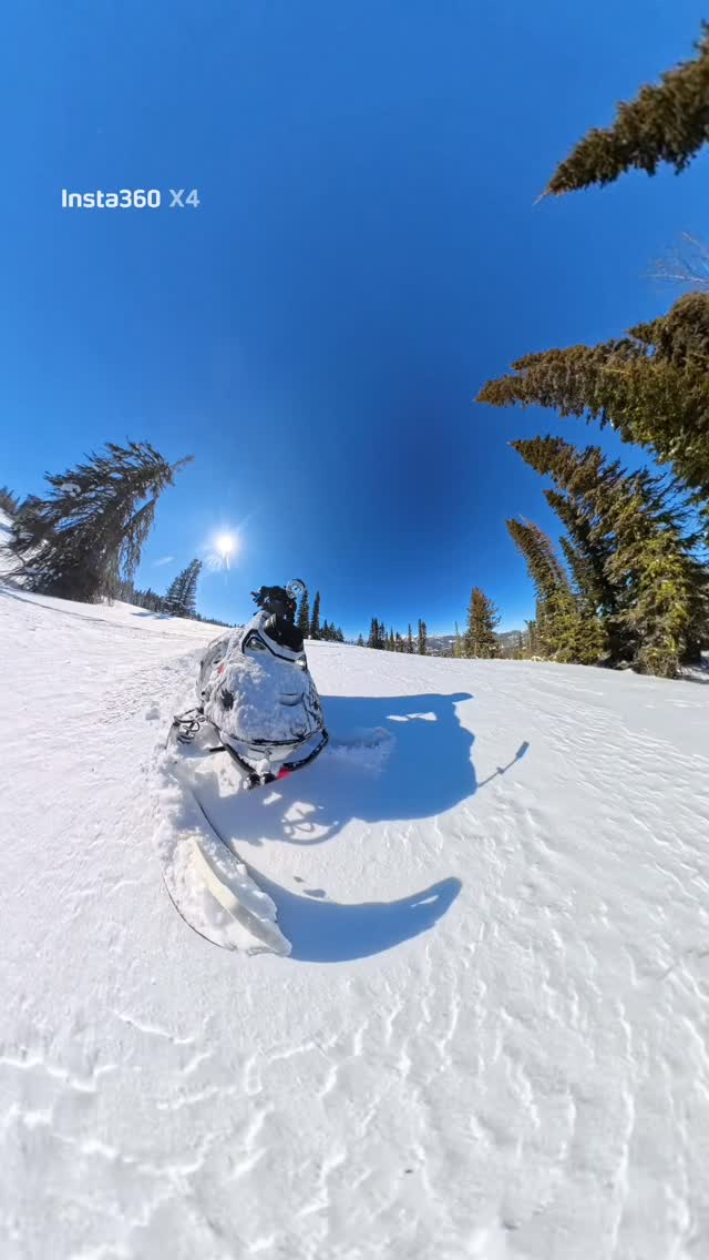 Doesn't get much better than blue sky's  cold temps and good snow.@flyracing.snow @flyracing.global @raptorshocks @marlon_products @dynamic___designs @sledtred @ortovox @milehighpowersports @oxbowgear #flyracingfamily #snowmobiling #raptorshocks #oxbowathlete #marlonrecreationproducts