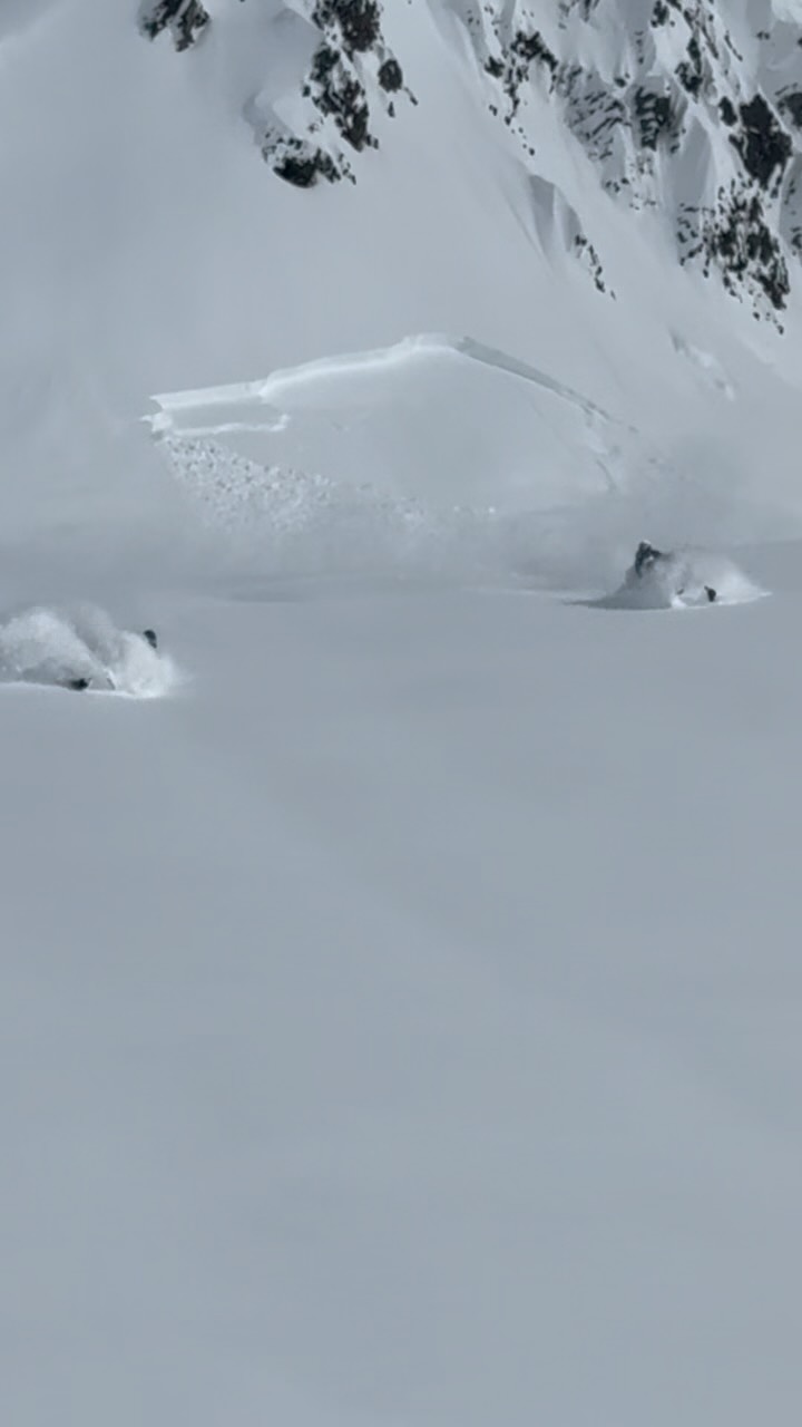 Ready for this back in my life every week #powdays #faceshots #alaska #mountains #glaciers #valdez #snow #winter #winterfriends❄️ #klim #polaris #skidoo 

Riders: @laszloffy81 @ethan_trickey 
🎥: @vincebarnett 

@dps_fairbanks 
@deltapowersports 
@dps_riders_team 
@glaciergrindcoffeeak 
@artworkbysierrawinter