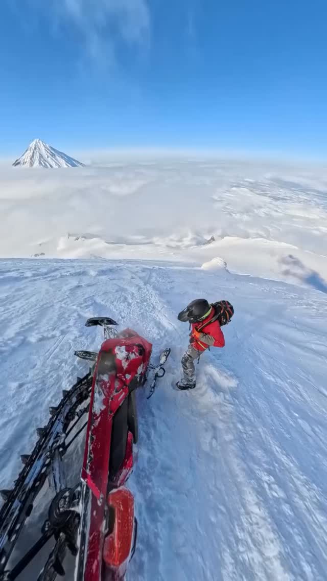 Top of the World! 🌎 ❄️

www.sledusa.com 

@borissmirnoff_ #sledusa #views #topoftheworld #snowmobiling #snowmobile