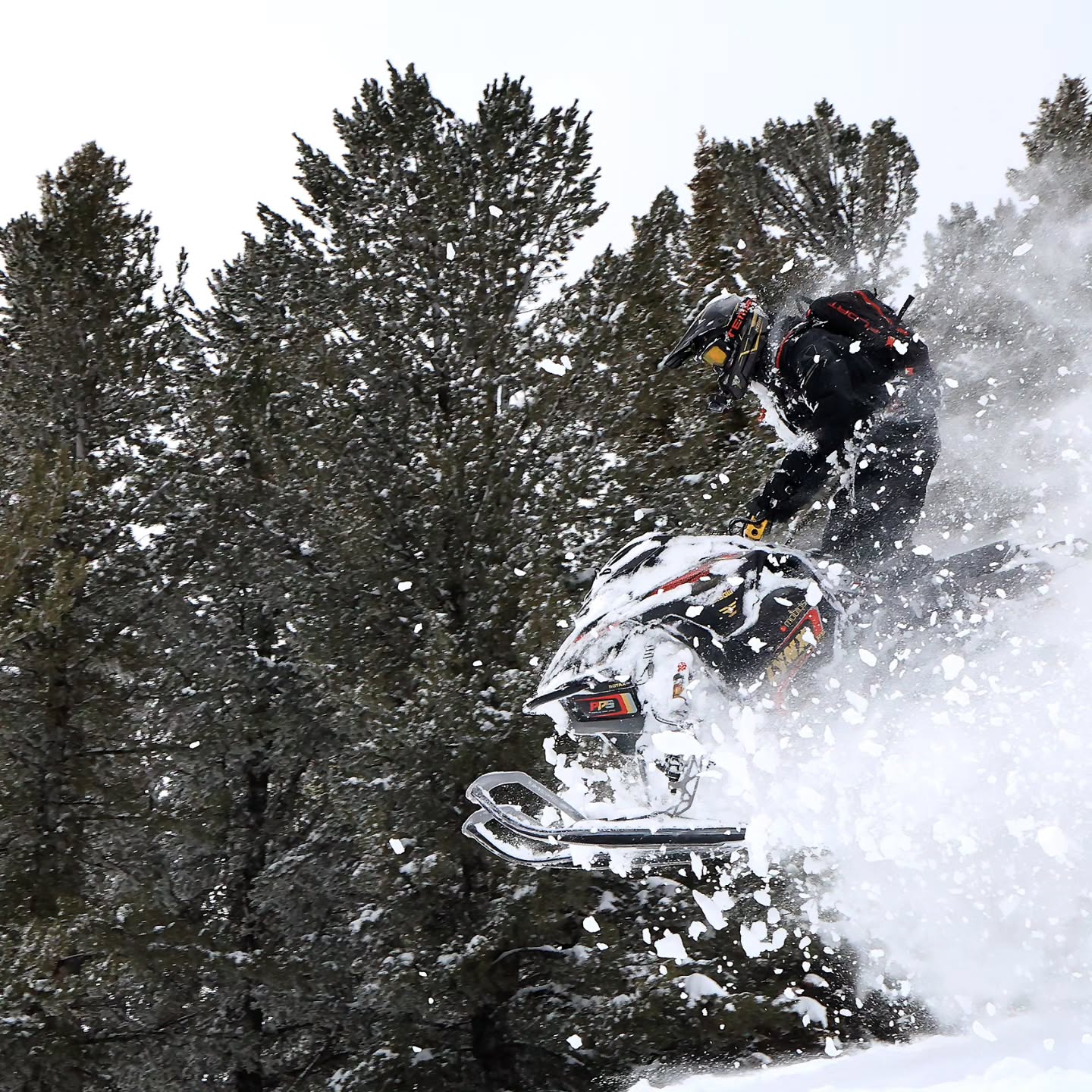 @austincatlinphotography at it again making even the smallest jump, bump or turn look like the greast moment in history. 
The 2026 @oxbowgear ride was a blast got to meet alot of awesome people.

#oxbowathlete #gofurther #brpdealerambassador #lynxsnowmobile