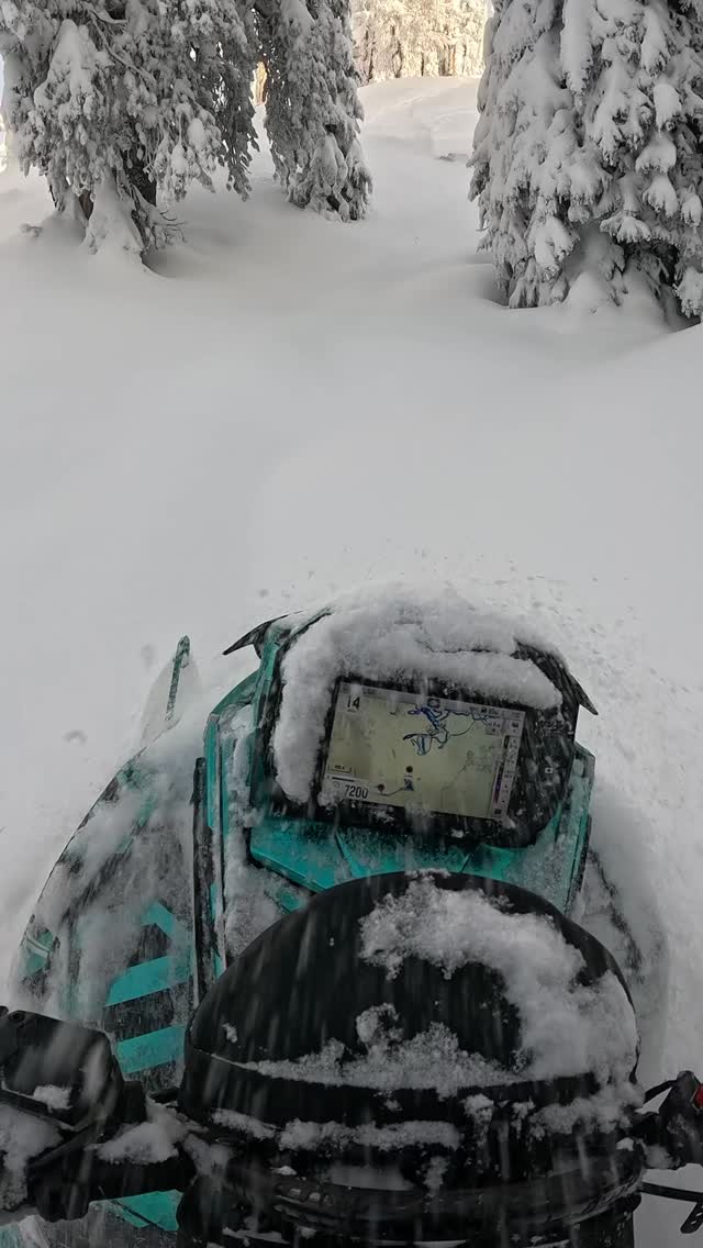 I’m so wanting this right now!! Who else thinks Mother Nature stiffed us this winter?! What a day this was!  @polarissnow @polarisinc @klim @arcticfxgraphics @oxbowgear @startinglineproducts  #polarisambassador #klimambassador #oxbowathlete #arcticfxambassador #polarisengineeredlubricants