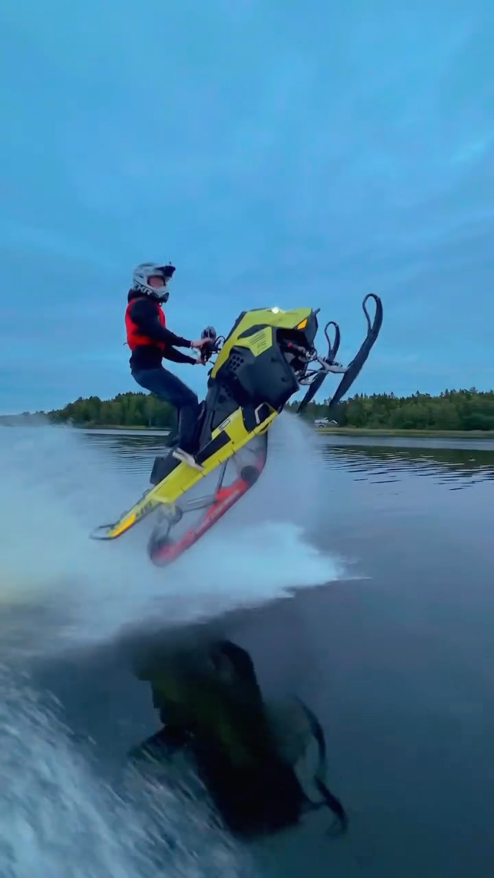 @aslak.suojanen 
•
#skidoo #850 #watercross #snowmobile #wheelie 

@dop3energy @loukkomotors @skidoo @aurevolubricants @fxrracingeurope @ruffriders.se