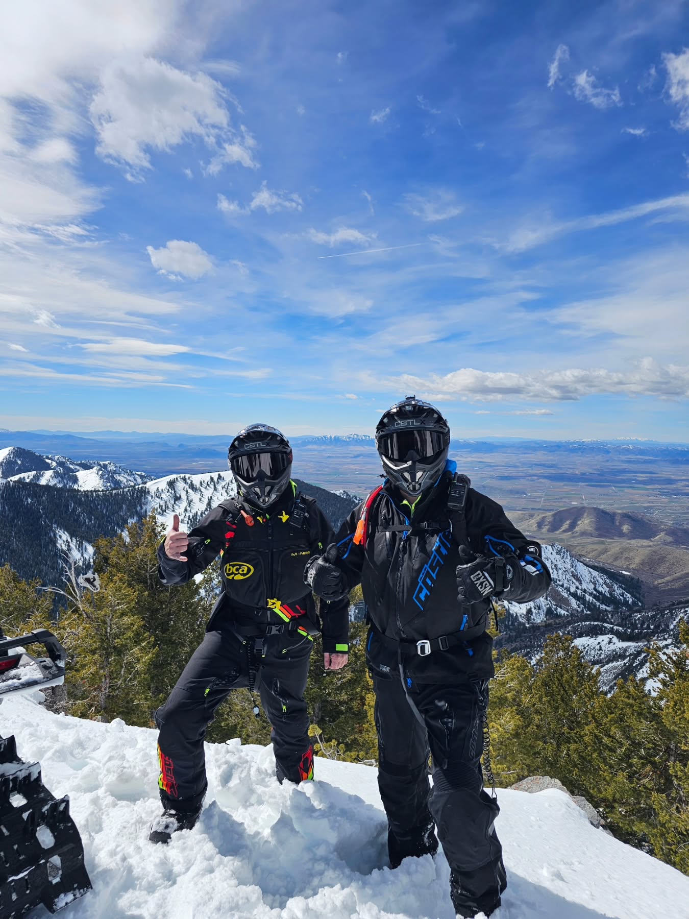 All the way to the peak! Unreal views!

@castlexgear
@tempestoptics
@skidoo 
@xtremeairvents