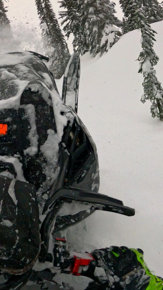 Sometimes you win, sometimes you lose! I lost alot that day 😂

📽 @lydgebellpov 

#powder
#freerider 
#snowmobiling 
#winsomelosesome 
@sledsend
@washington_riders