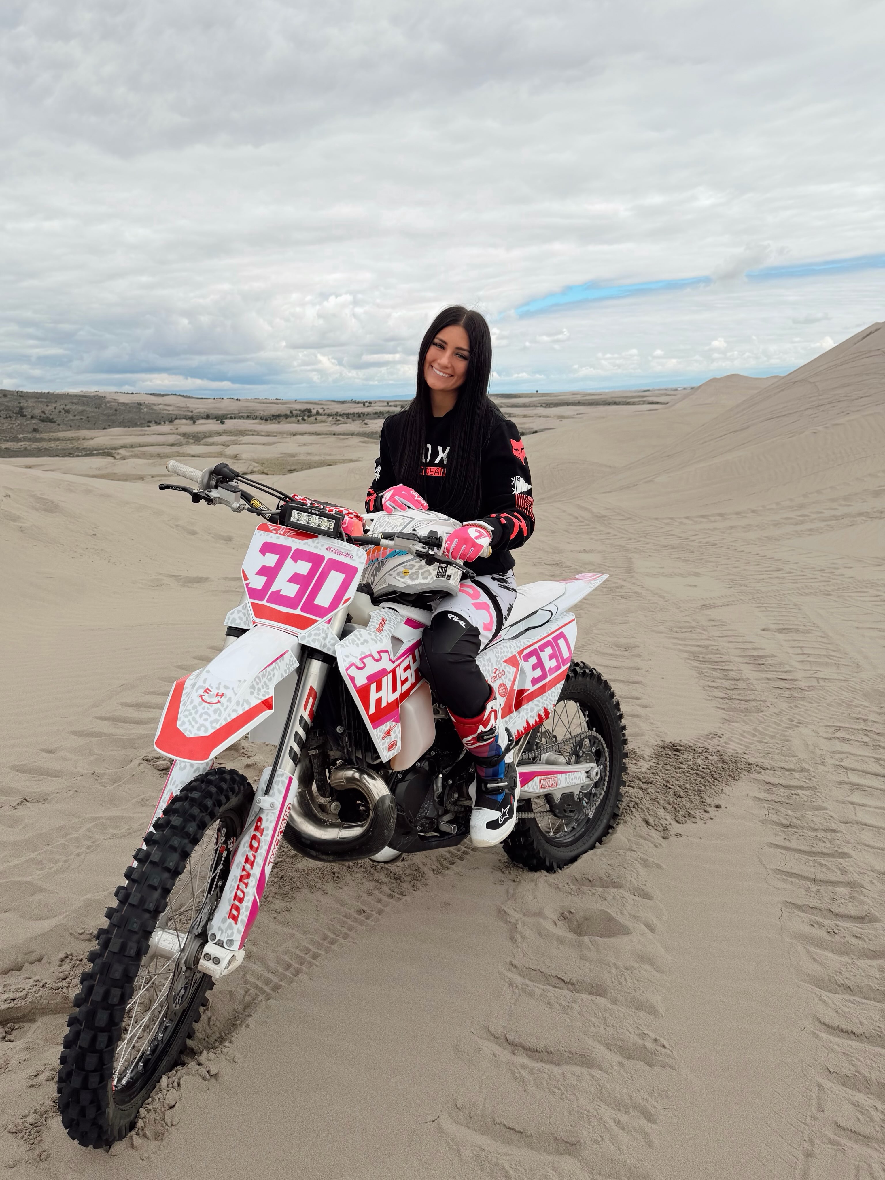 ❤️🤍🩷
@rexburgms 
#dirtbike #husqvarna #sanddunes