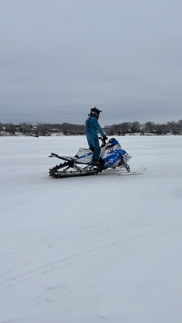 Ditch banging on the khaos #snowmobile #snowmobiles #polarissnow #ditchbanging #polariskhaos