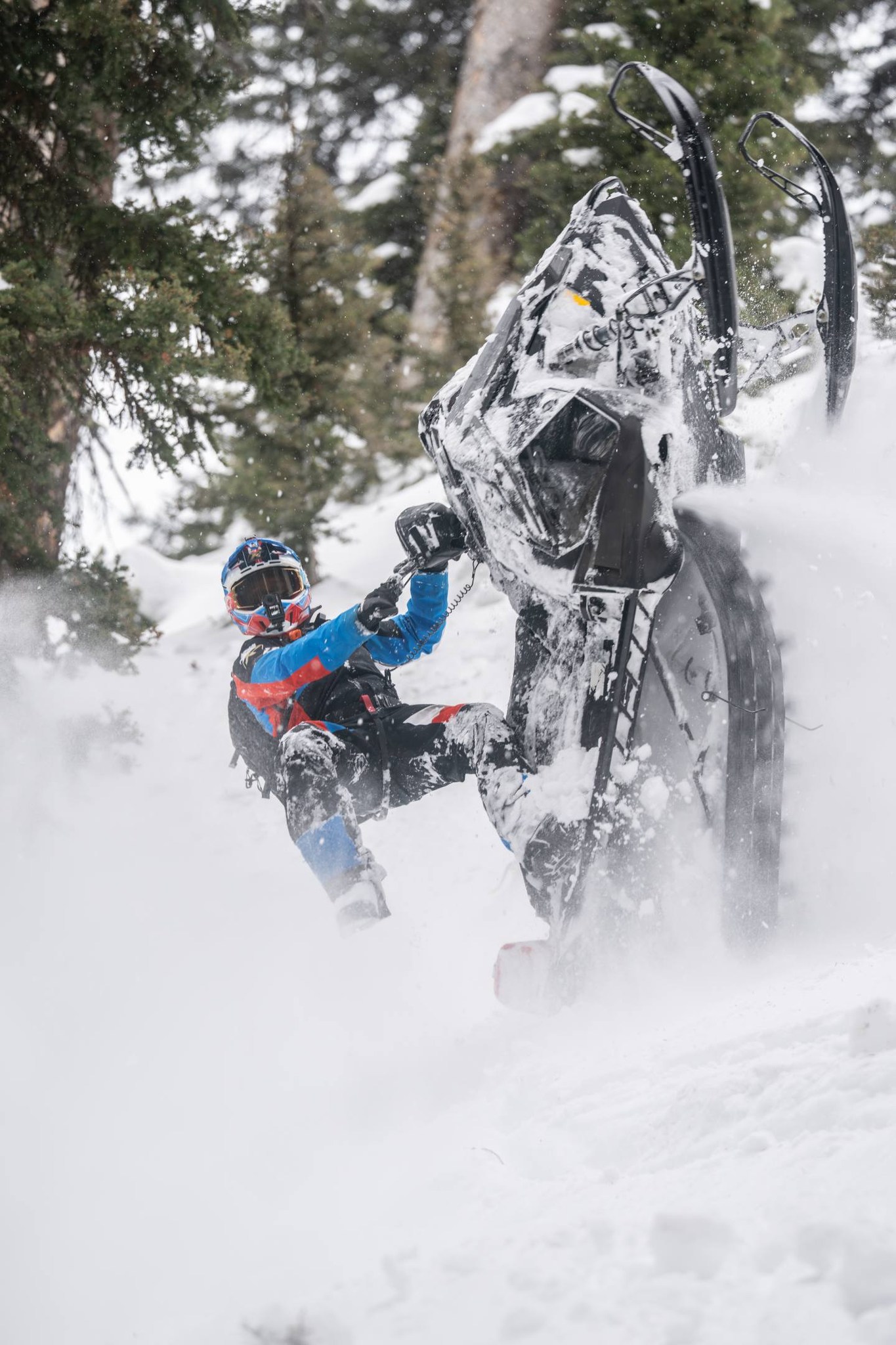 The snow is still there if you look for it!!

📸  Justin Ponsor  got some killer shots, absolute wizard behind the lense!