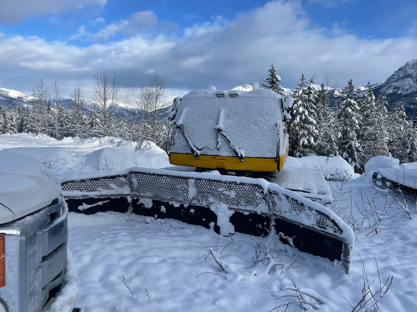 Somebody pinch me I’m living a dream!! Moved the silent pass groomer, learn to move that old br 350 and load it by myself. I don’t skip powder days often. But when I do it’s to move snow equipment 🤘!

Last week as been lit to say the least. We ve been getting hammered this month. I’ve been busy and been chosing my days. Finding balance between sledding with friends, clients, making time for a skipass, wrenching on the sled collection, working out/ running with my dog and the odd day of work ( if you can call that work). I’m happy and grateful that everything is working out. 

Merry holidays season to yall! I’ll see yous on the snow