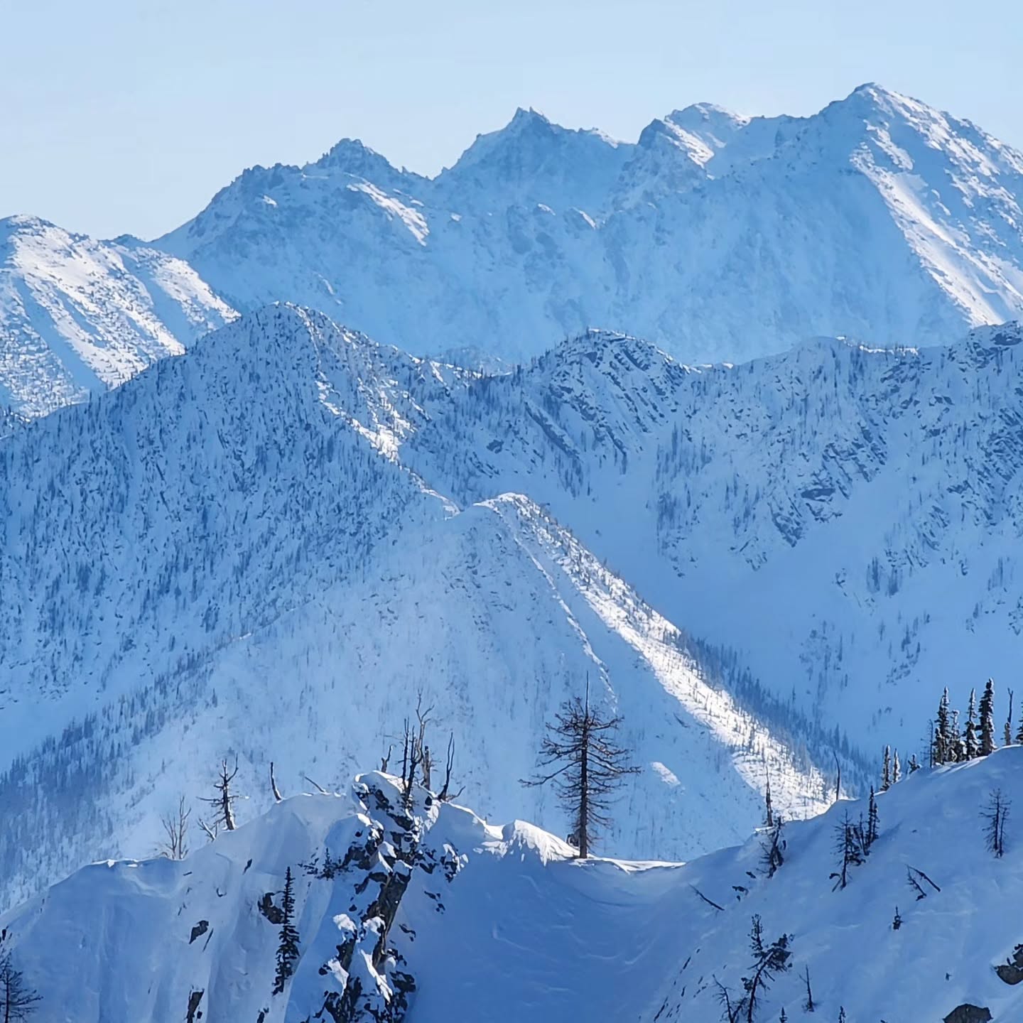 These winter time views are approaching fast! 

📸 #5 = @tygilz
📸 #10 = @_nikkiboi

#mountains #winter #thatskidoofeeling amazingview pnw