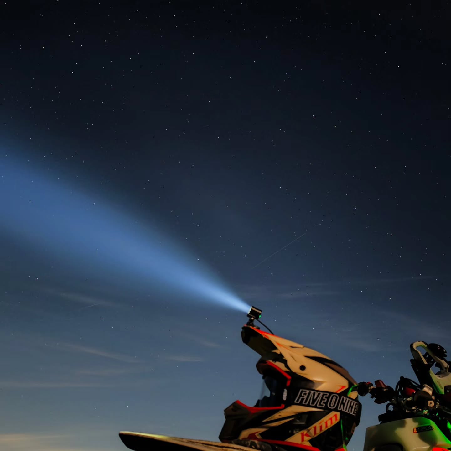 Night rides just hit different! 🤘

The @oxbowgear Voyager helmet light is such a nice addition. Being able to turn your head and have the light follow wherever you’re looking is so nice.
Stoked to be apart of the team!

Also been putting the @wlfenduro pack vest to the test and it’s been working great. Nice having everything I need with me without a bunch of stuff getting in the way.

Definitely gonna be doing a lot more night riding this year! 

#klim
#ktm
#mountains 
#nightrides