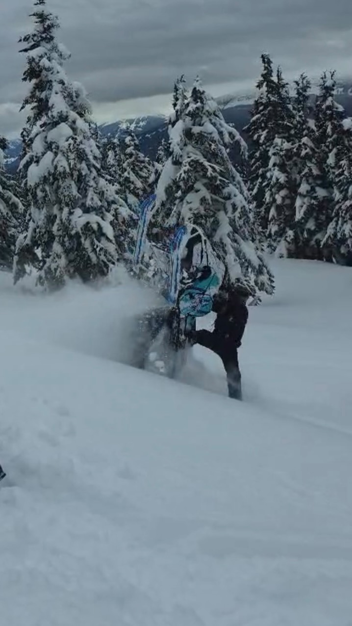 All I can hear is my dad saying “You’re going to f’ing blow that sled up”… good thing it’s not a arctic cat 🐱 @skidoo #pinnwiggle