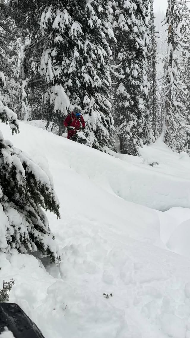 Rob let me borrow his couch for the day. What a nice guy he is. @alfordrob @skidoo #thatskidoofeeling #skidoo
