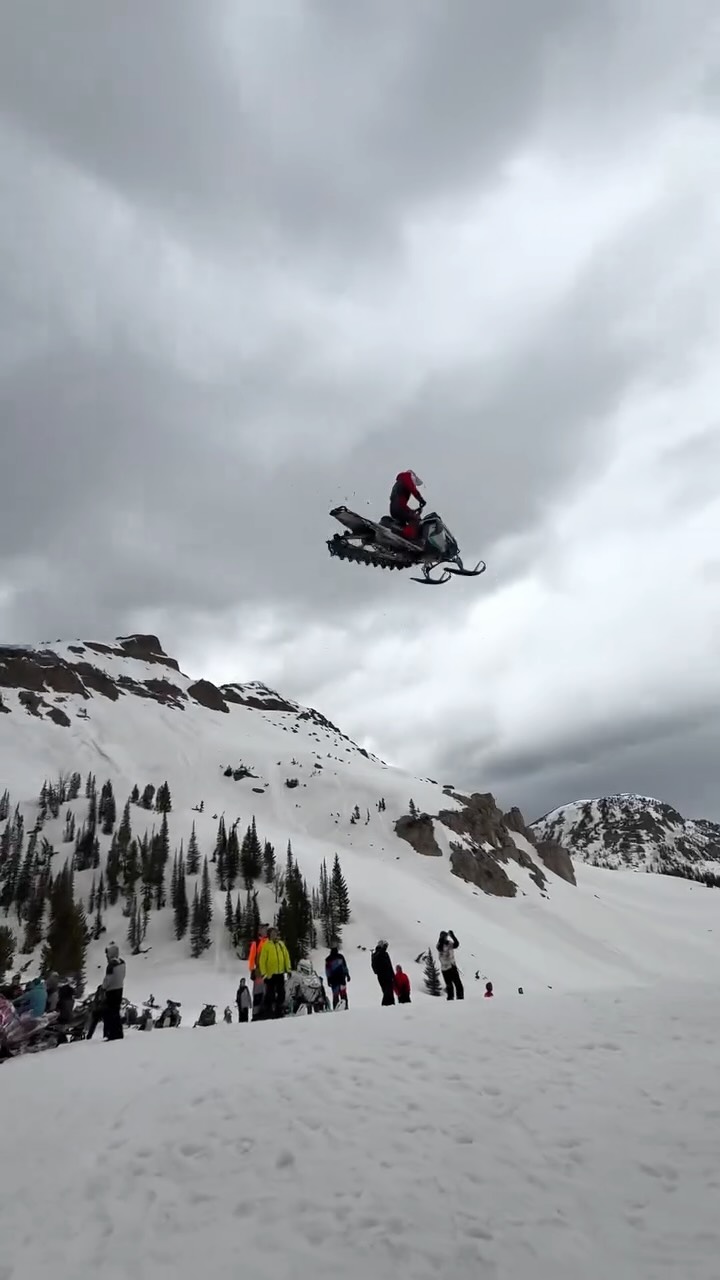 Sled Fest send 🚀

Rider - @grabesofwrath

#sledfest #snowmobile #polaris #bigair