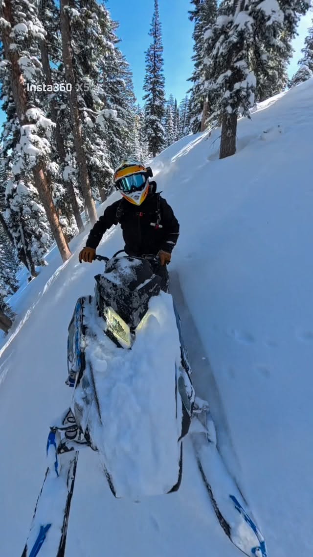 Winter finally showed up. It felt great to be able to ride soft snow again! I have been loving my @509inc set up this year. The new Evolve mono suit is great, and pretty durable too! 
@509inc @oxbowgear 
.
.
.
.
#snow #backcountry #powder #polaris #boost