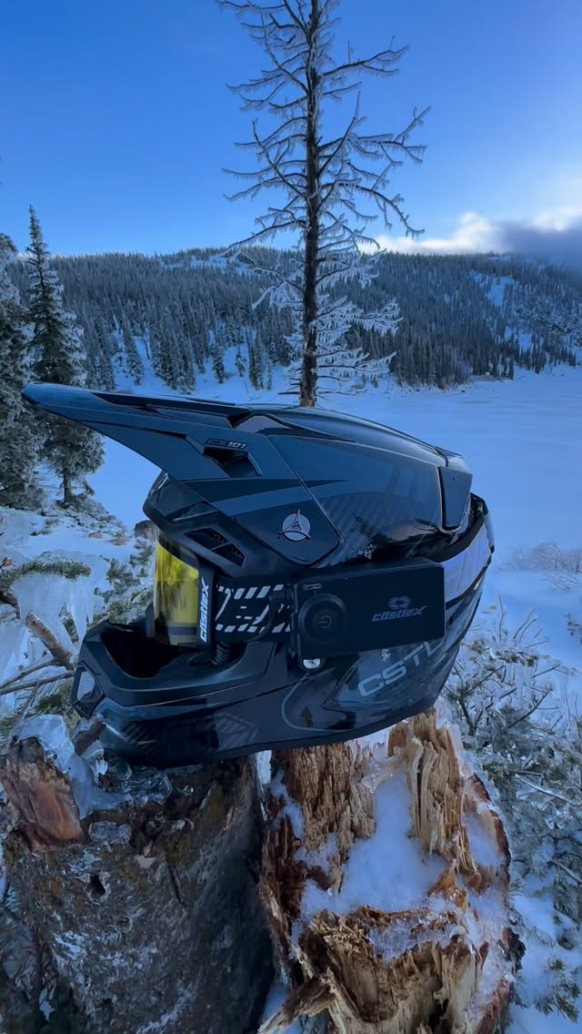 🔥 @castlexgear 🔥
CX101 Carbon Ascent Helmet 🧠🪣 
•1300 grams 🪶 2 year warranty 💪🏻
——————————————————
Coil Heated Goggles 🔥🥽
• Field of vision 💯 7 hour battery life ⏳
#castlex #cx101 #coil #snowmobilegear #sled
