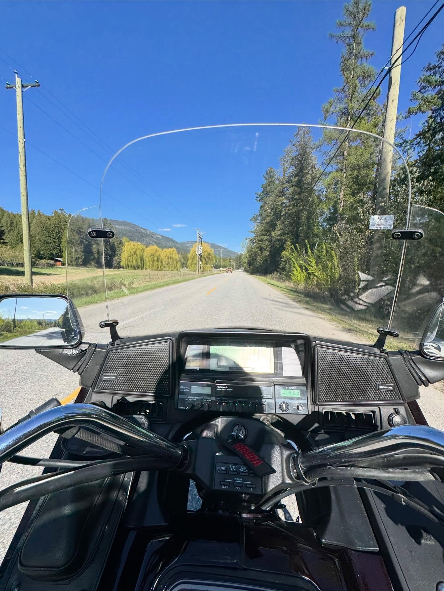 little after work bike ride and picnic as the days get warmer went down to #mablelake fir the view and the ride. @lilmittennz @exploresicamous #afterwork #honda #goldwing @bellhelmets  @hondamotoca