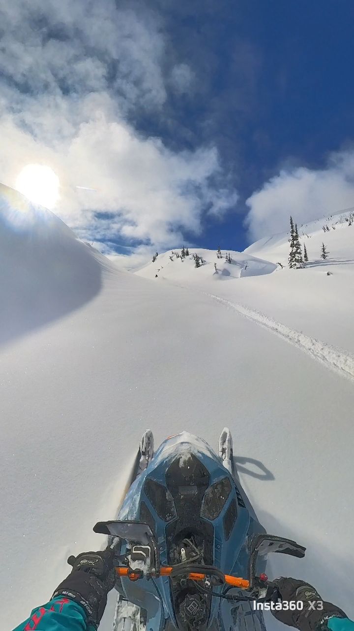Missing the Powdah 🤘🏼

#thatskidoofeeling #alaska #snowmobile 

@insta360 
@insta360snow 
@skidoo
@tempestoptics