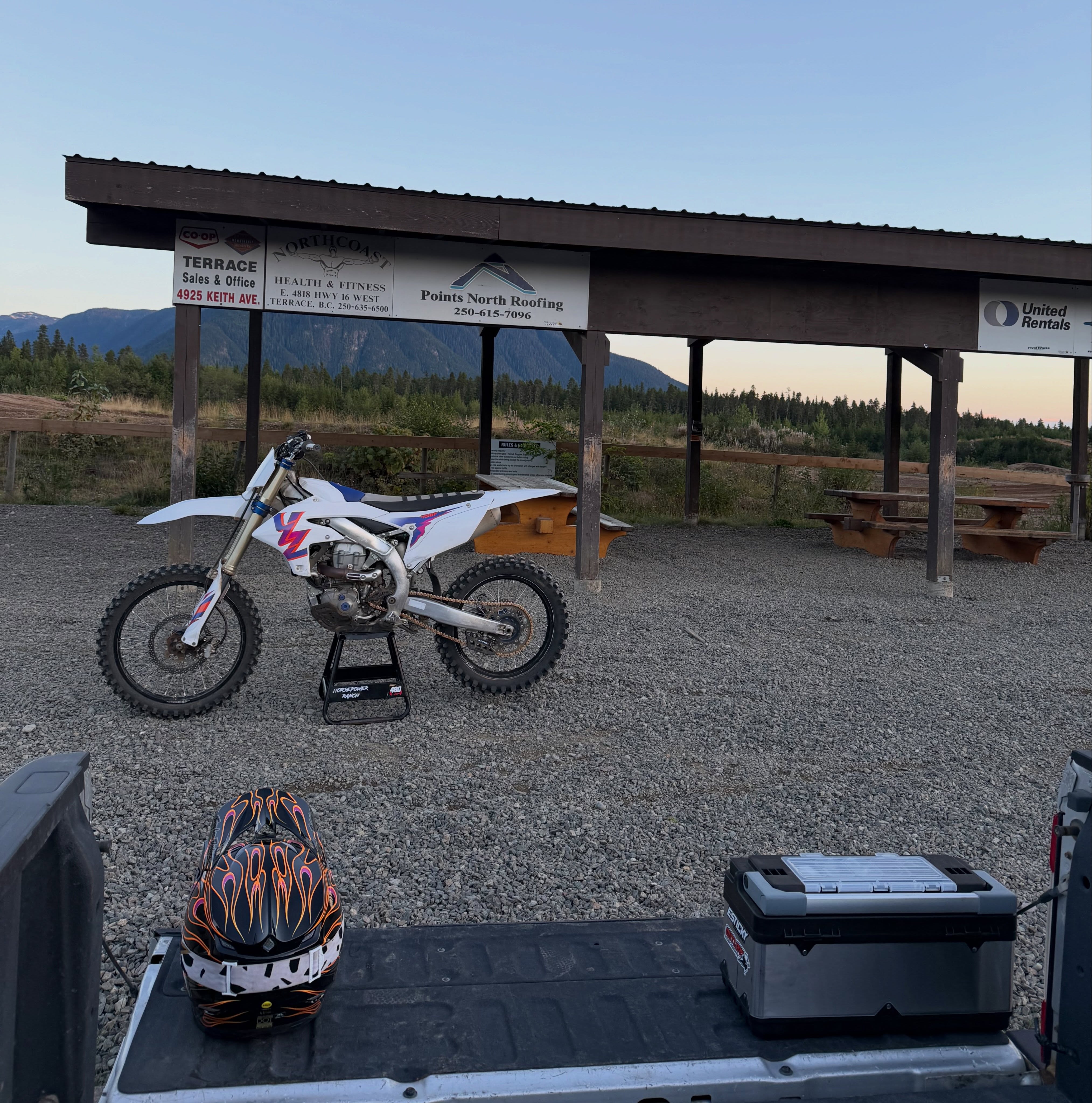 Joined team Yamaha. Stoked on the new 4fittycent racebike to build over the winter🤘🏼✊🏻 @tmxa.off.road.park @kensmarine @yamahamotorcanada @estickygraphics @northernhydrate