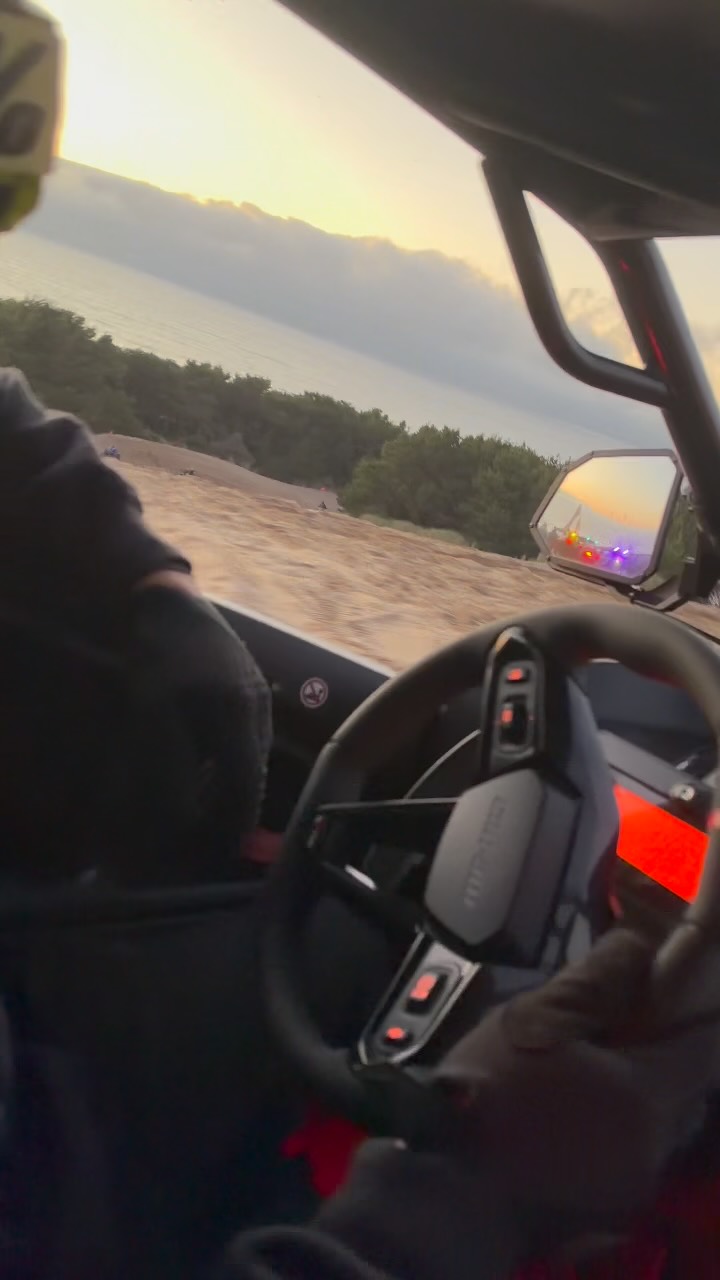 Andaba de fiesta en el Canam 🎉😎 #canam #maverickr #4x4 #offroad #sunset