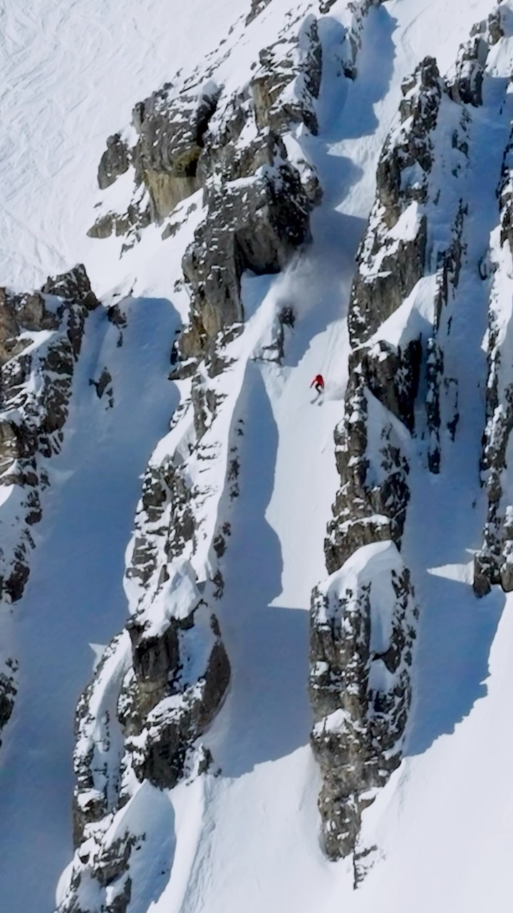 Looking Back to Europe skiing. 
🎥: @powder_chicken 
.
.
.
#europe #skiing #winter