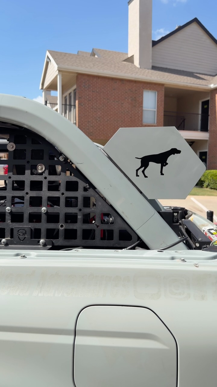 Finally took the roof off for the first time since installing the @teambroncooutfitters rear flares.  I match matched  mine and added a pointer decal.  These are compatible with stock, Turn Off road, and Anderson composites hard tops and also works with the rear BRaptor brace.
#gsp #broncooutfitters 

[○- ʙ ʀ ᴏ ɴ ᴄ ᴏ -○] 

For apparel and accessories: http://www.birddogoffroad.com

Be sure to check out our affiliate links with discount codes at https://linktr.ee/BirdDogOffRoadAdventures #fordbronco #4x4 #offroading