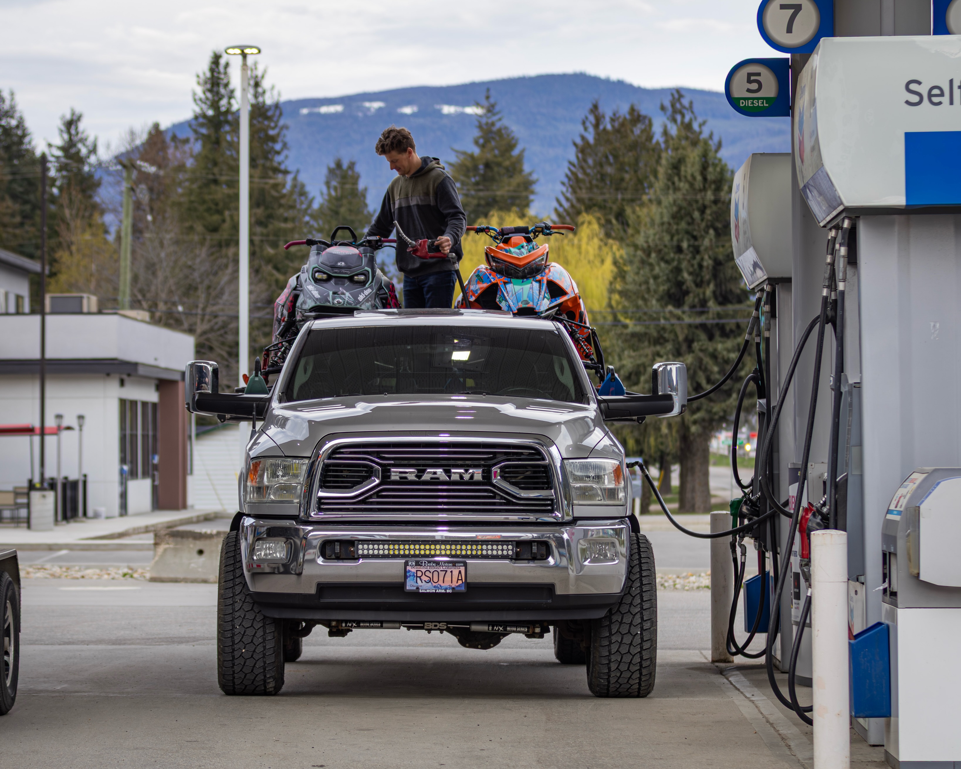 Mornings about to look like this real soon ⛽️
After all it’s cheaper to burn race gas than diesel so save a Cummins ride a sled right? 😂

📸 @redrose.creations.ltd 

#staycation5 #sled #diesel #cummins #trucks