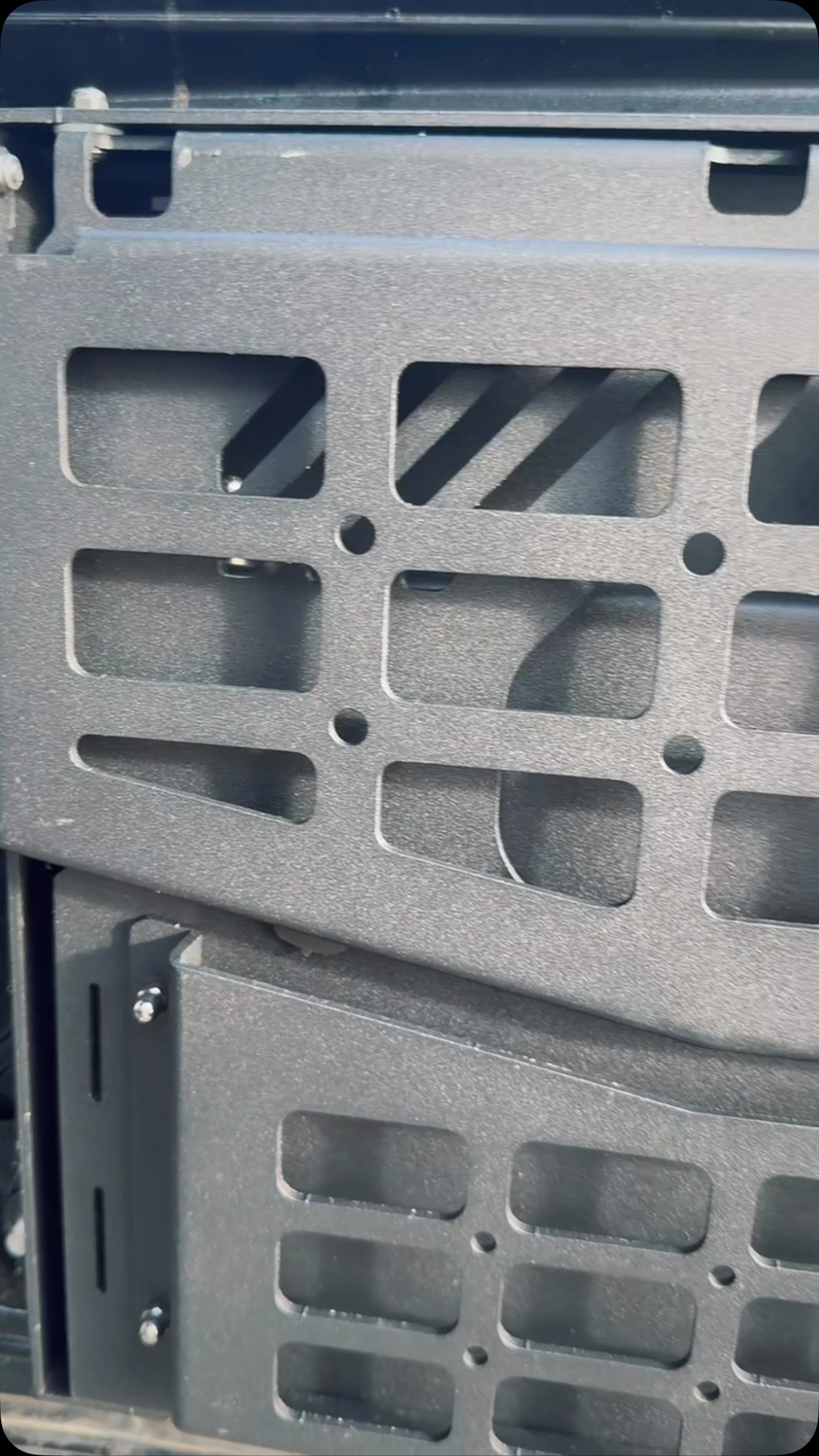 Had to test out the @trumgeta_official and @broaddictoffroad tailgate table, this thing is sturdy with molle attachments to add pouches for storage for your kitchen supplies or whatever else you need. Highly recommend this tailgate table for your rig. P.S they make these for the bronco too. 

#jeep #jeeplife #jeeplove #pewoverland #offroadrig