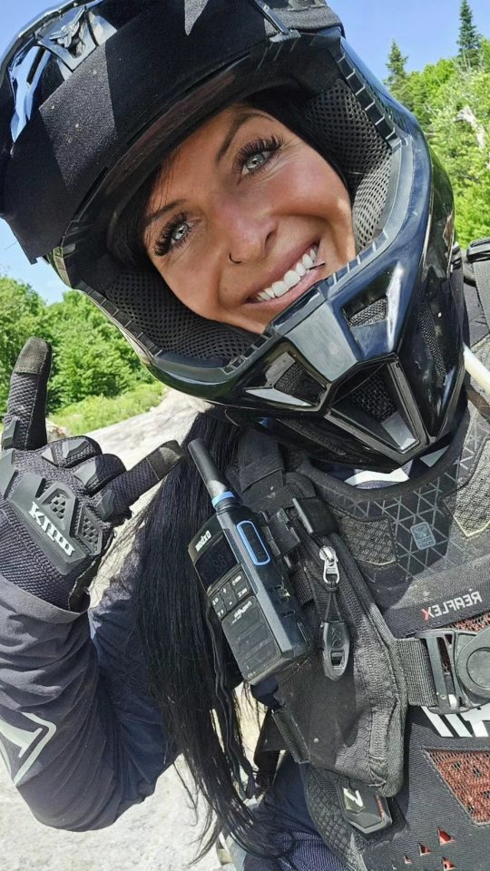 One life. Too many adventures to choose just one. 🙌🏼
—
Une seule vie. Trop d’aventures pour n’en choisir qu’une seule. 🙌🏼 

#dirtbike #snowmobiling #adventurelife #outdoorlife #adrenalinejunkie